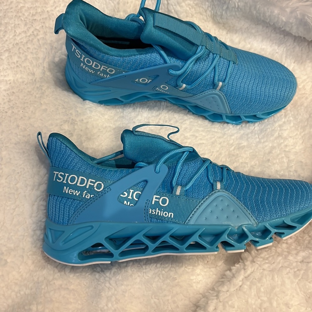 Running Shoes - image 4